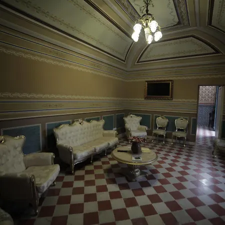 La Giralda Hotel