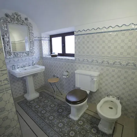 La Giralda Hotel