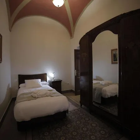 La Giralda Hotel
